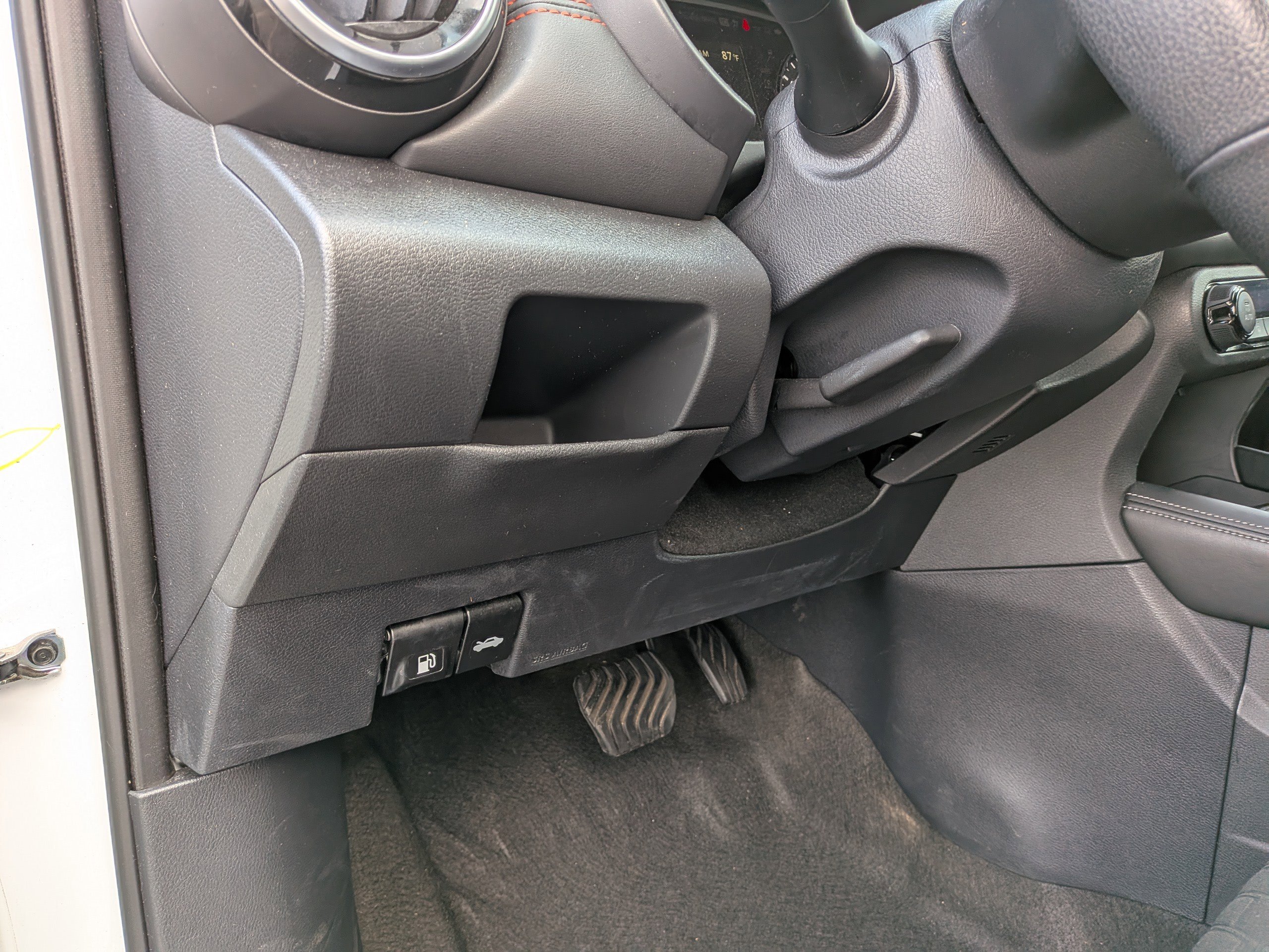 2023 Nissan Kicks SR photo 14