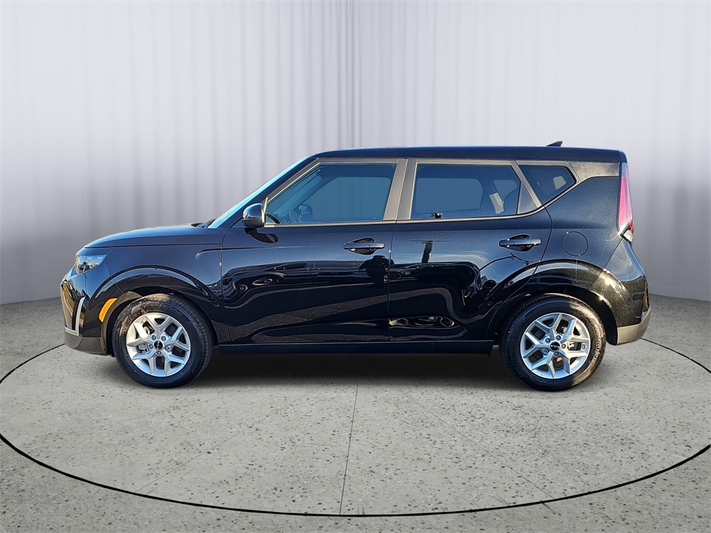 2025 Kia Soul LX photo 2