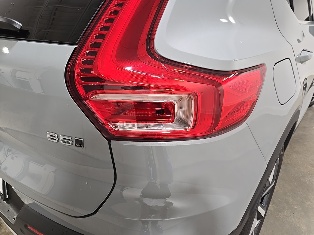 2025 Volvo XC40 Core photo 19