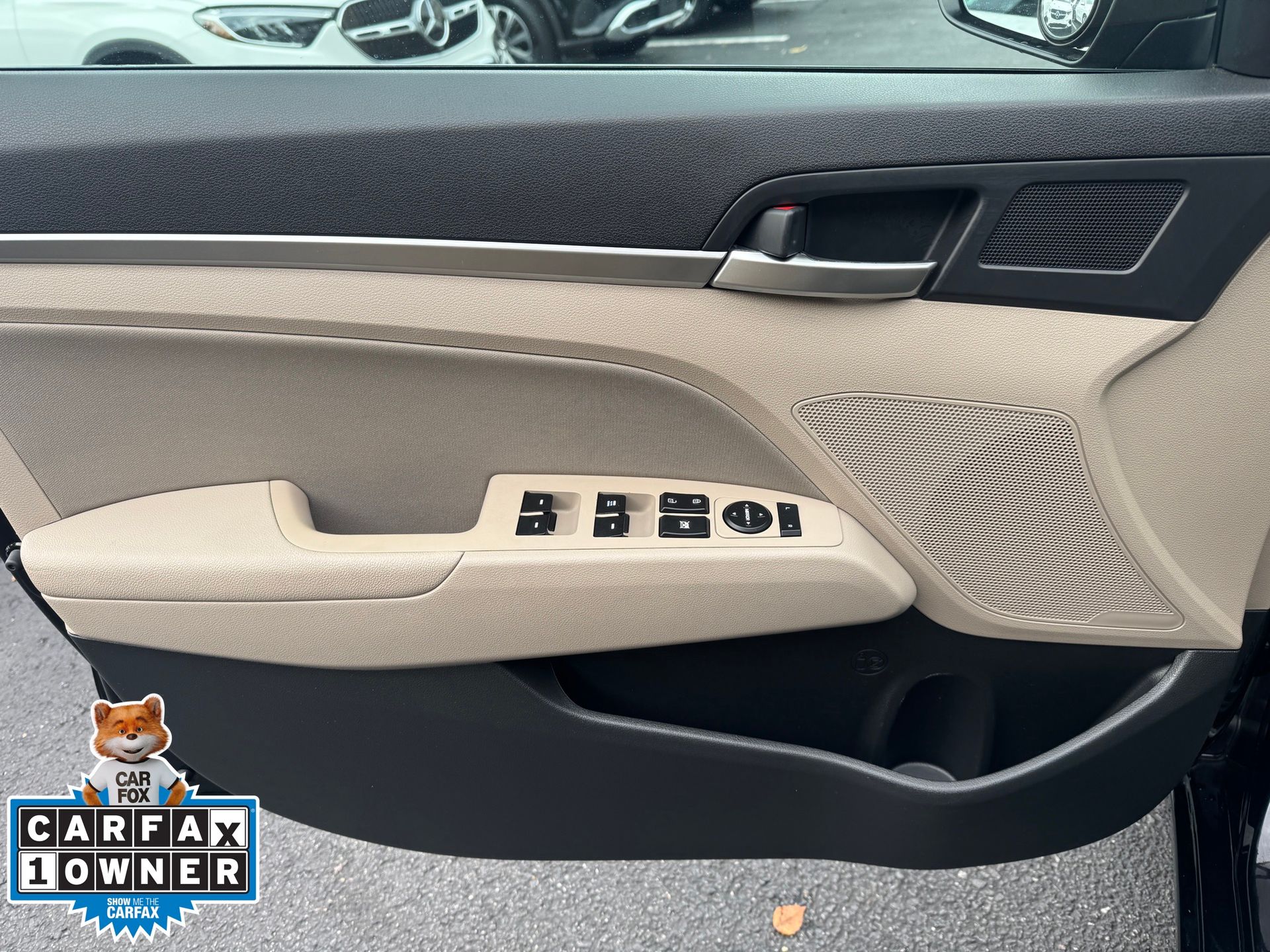 2020 Hyundai Elantra SEL photo 4