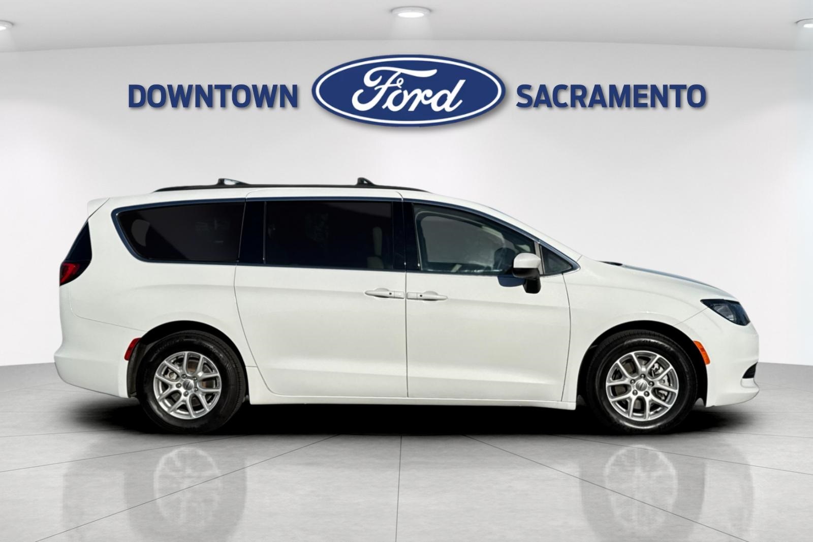 2021 Chrysler Voyager LXi photo 9