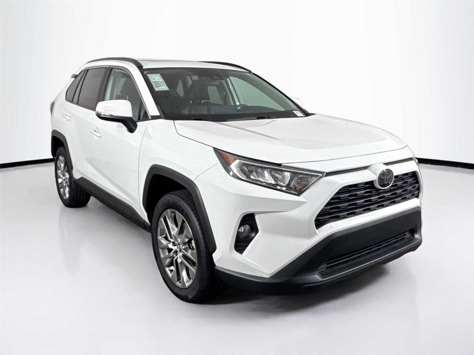 2020 Toyota RAV4 XLE Premium photo 4