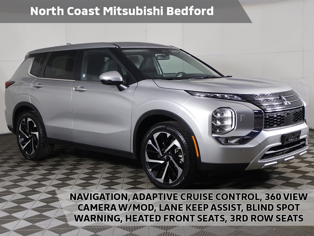 2024 Mitsubishi Outlander SE's photo