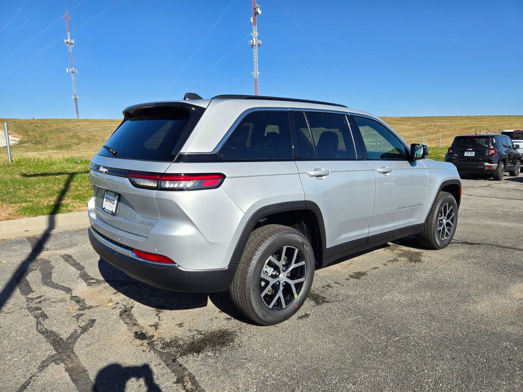 2025 Jeep Grand Cherokee Limited photo 3