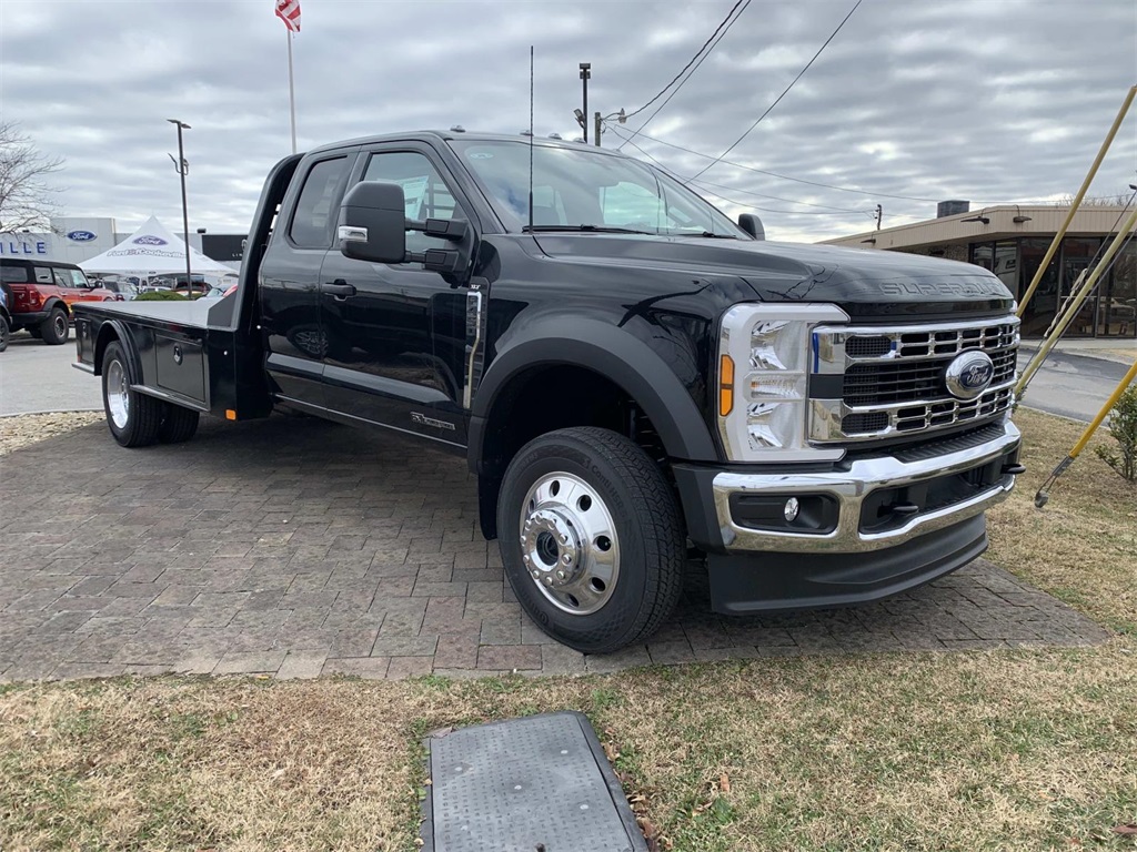2026 Ford F-450 Super Duty Chassis Cab XLT's photo