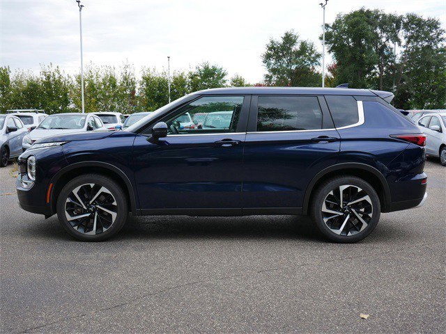 2024 Mitsubishi Outlander SE photo 4