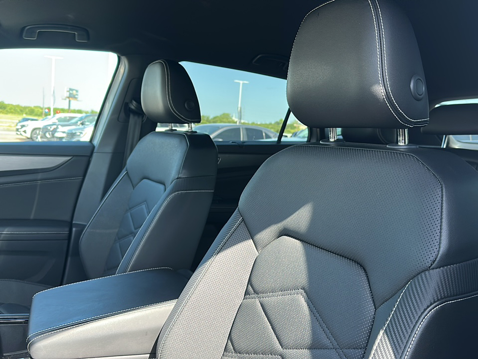 2024 Volkswagen Atlas Cross Sport SE Technology photo 2