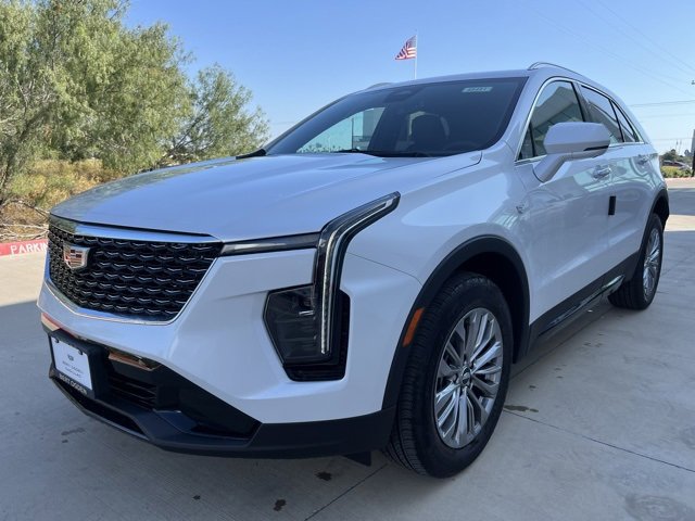 2025 Cadillac XT4 Premium Luxury photo 3