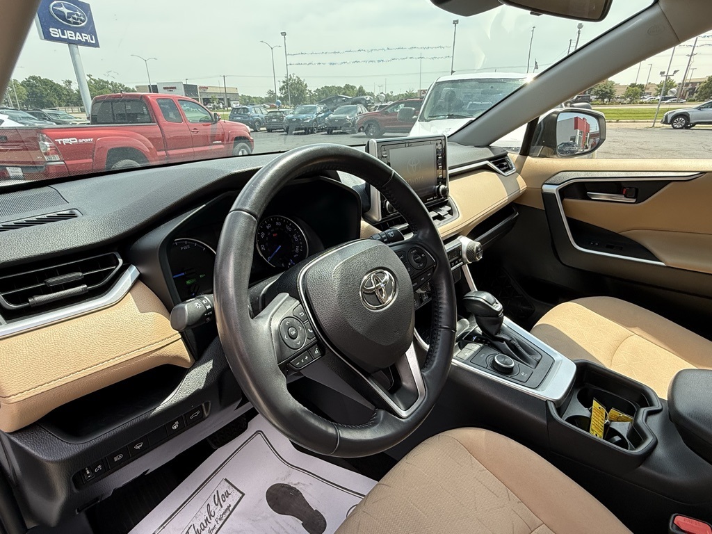 2020 Toyota RAV4 Hybrid XLE photo 6