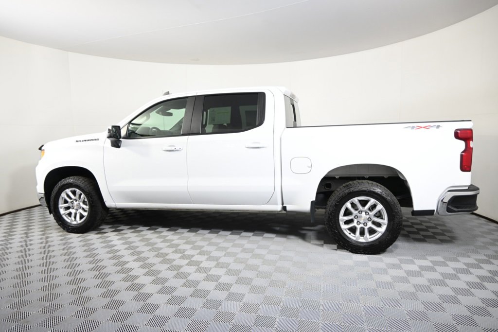 2022 Chevrolet Silverado 1500 LT photo 3
