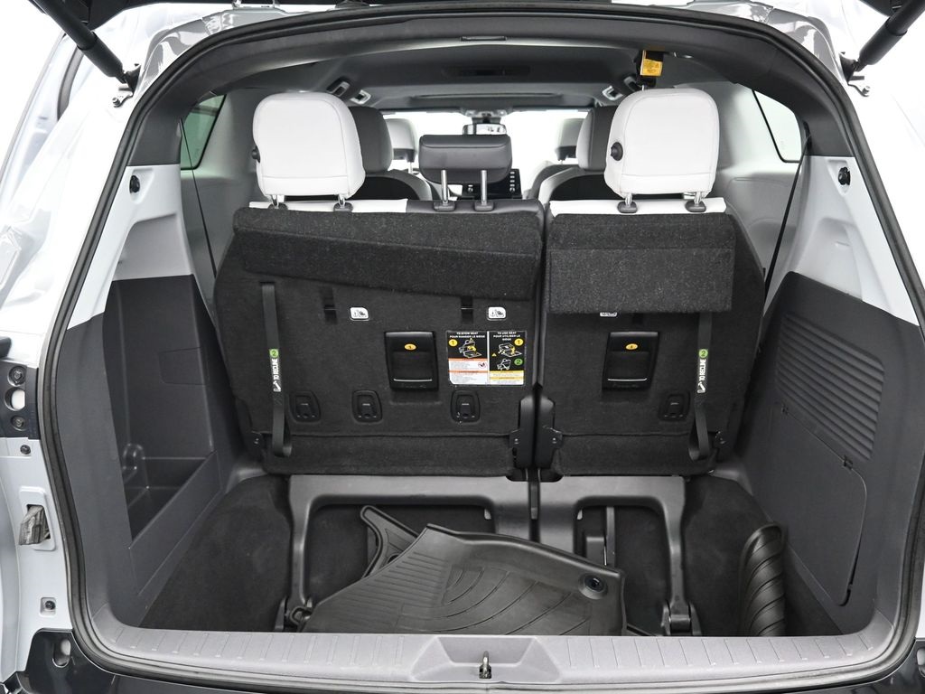 2024 Toyota Sienna XSE photo 28