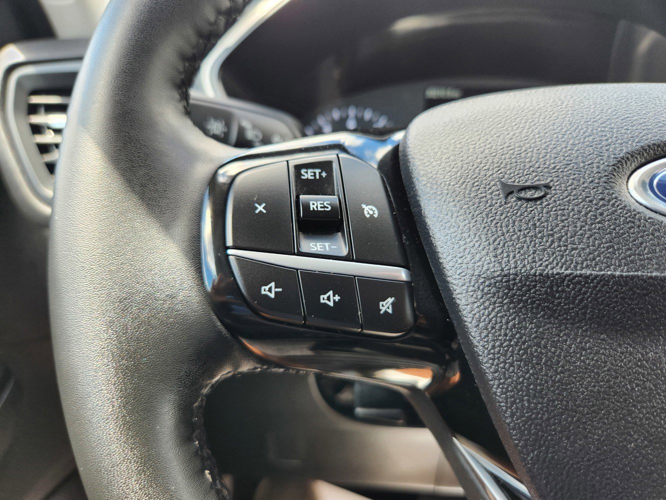 2022 Ford Escape SEL photo 18