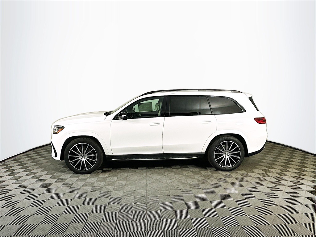 2026 Mercedes Benz GLS 580 4MATIC photo 2