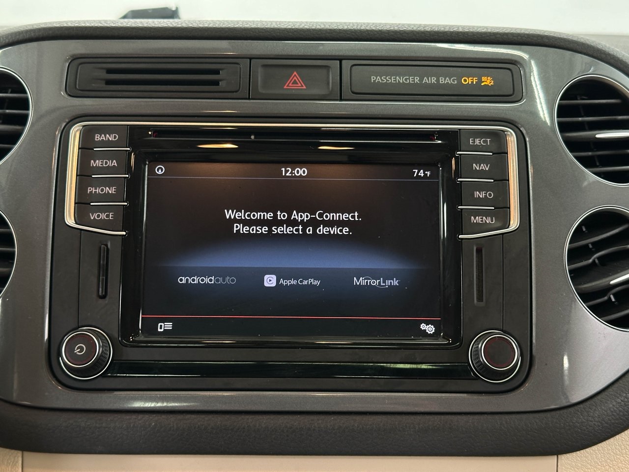 2016 Volkswagen Tiguan S photo 9