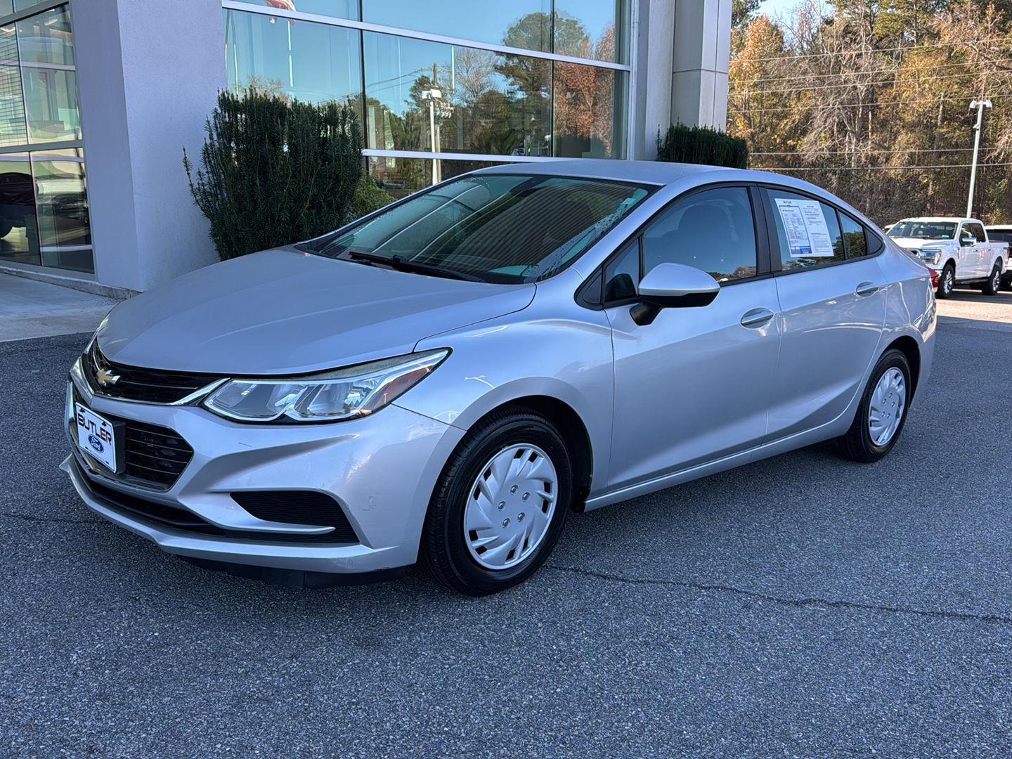 2017 Chevrolet Cruze LS photo 2