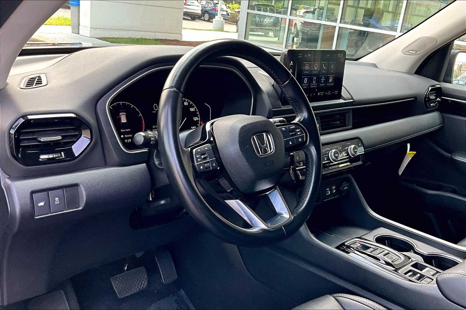 2023 Honda Pilot Touring photo 14