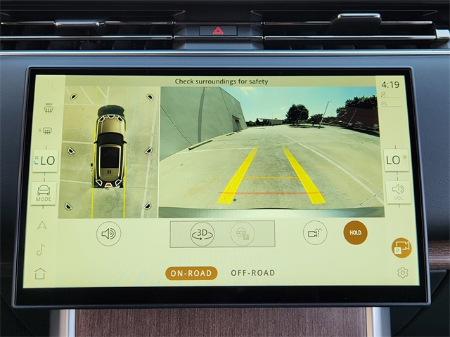 2025 Land Rover Range Rover SE photo 11