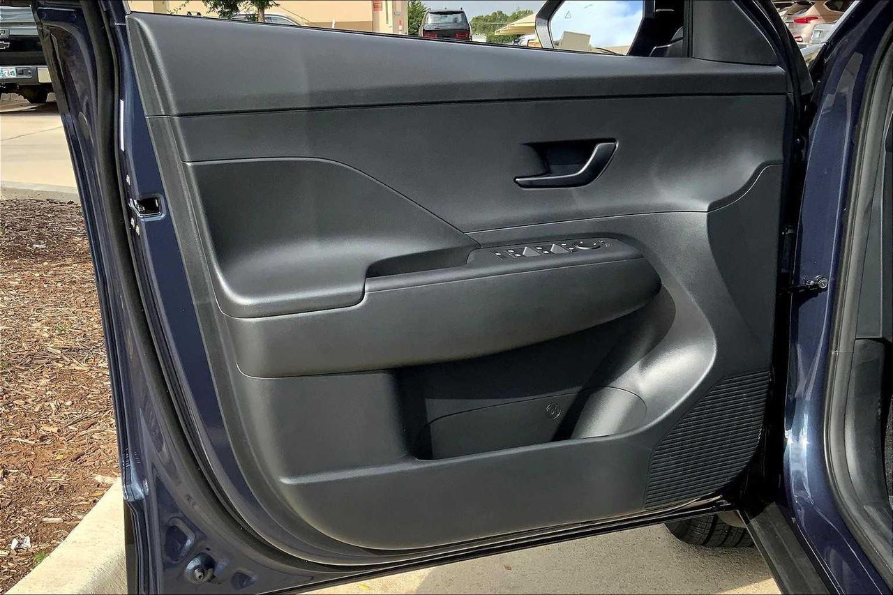 2026 Hyundai Kona SEL photo 9