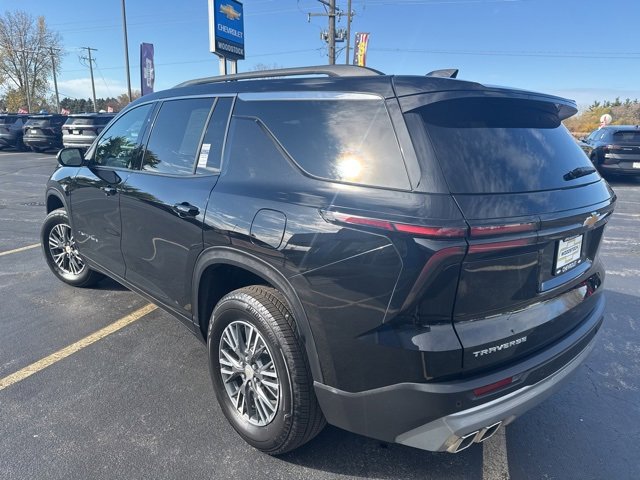 2025 Chevrolet Traverse photo 3