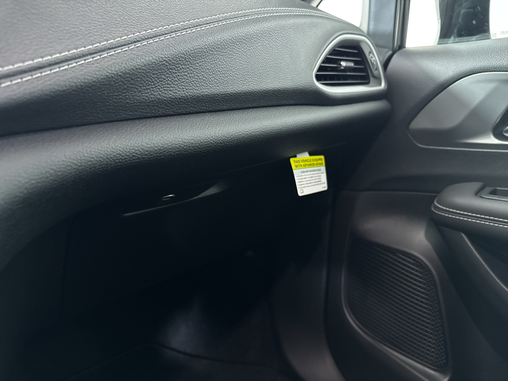 2026 Chrysler Pacifica photo 30
