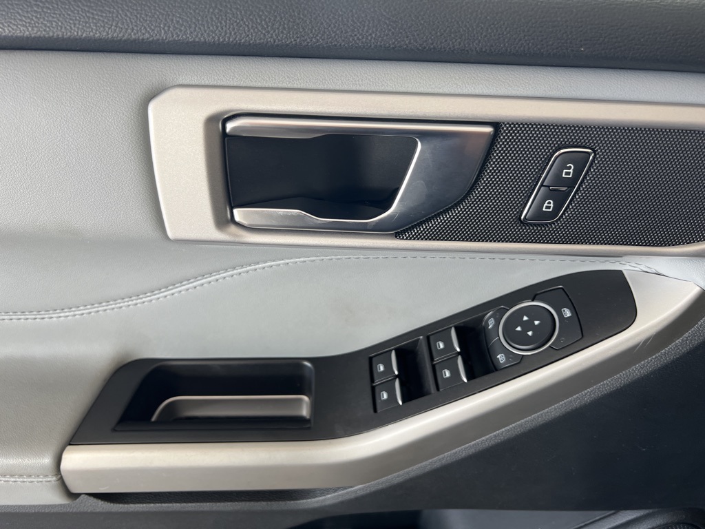 2022 Ford Explorer XLT photo 3