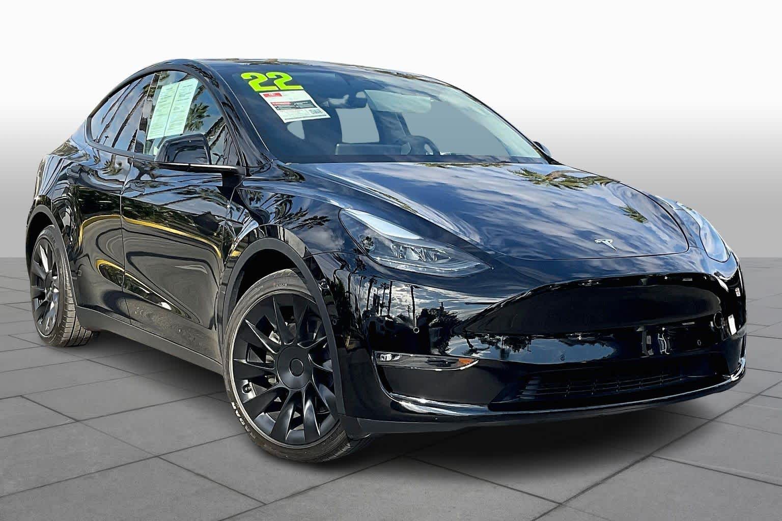 Used 2022 Tesla Model Y Long Range with VIN 7SAYGAEE8NF556612 for sale in Houston, TX