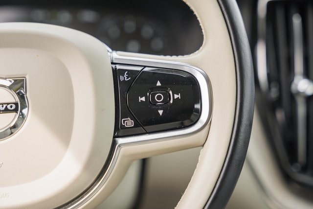 2021 Volvo XC60 Inscription photo 23