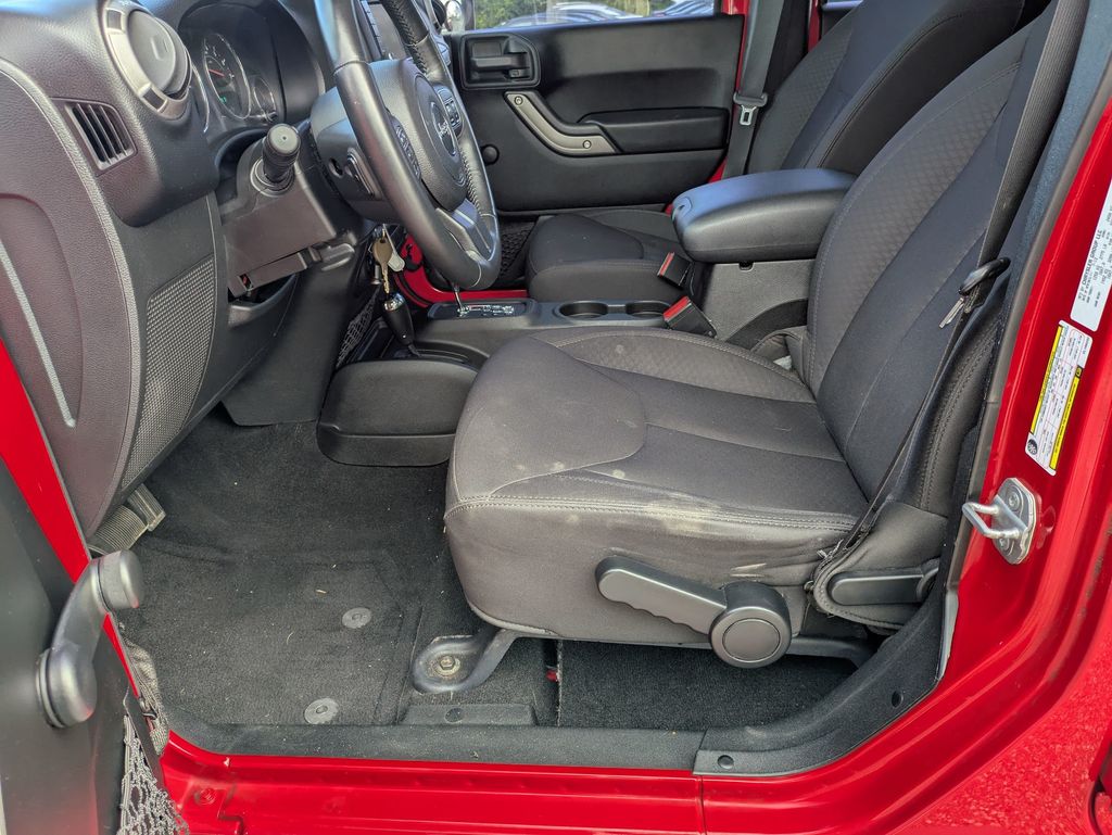 2014 Jeep Wrangler Unlimited Sport photo 11