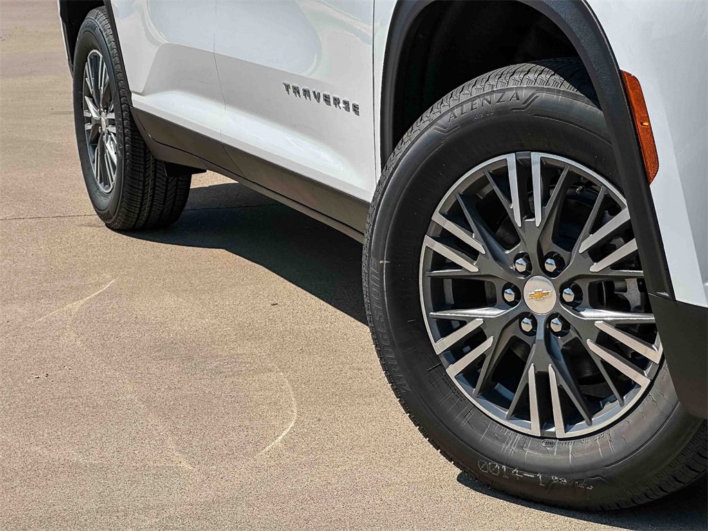 2026 Chevrolet Traverse photo 3