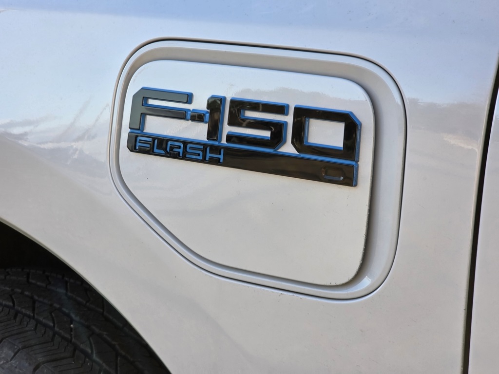 2025 Ford F-150 Lightning photo 4