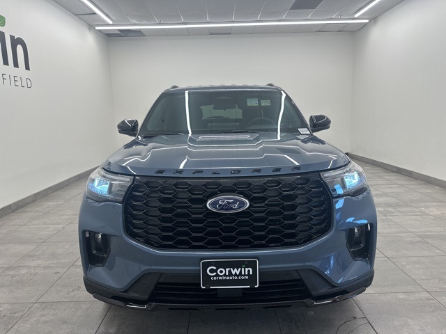 2025 Ford Explorer ST-Line photo 2