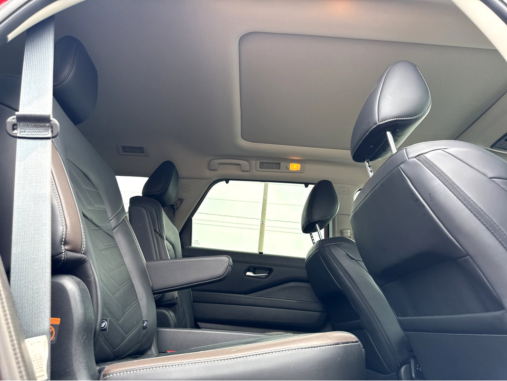 2024 Nissan Pathfinder Platinum photo 9