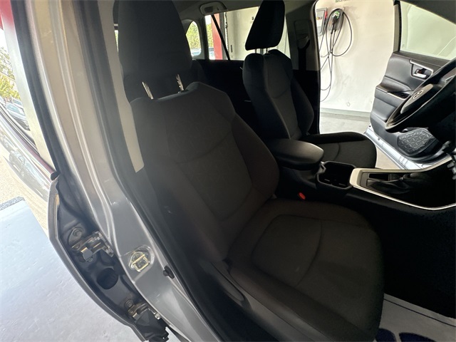 2024 Toyota RAV4 XLE photo 25