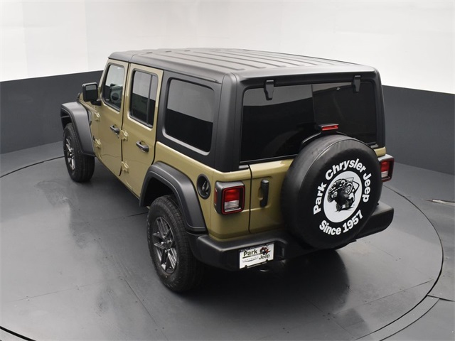 2025 Jeep Wrangler photo 15