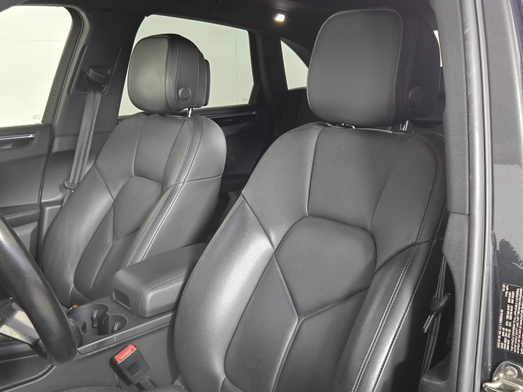 2021 Porsche Macan S photo 13