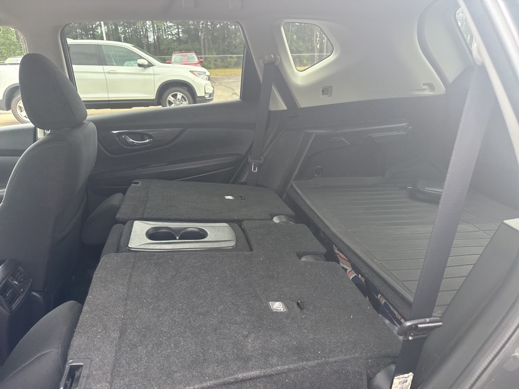 2018 Nissan Rogue SV photo 9