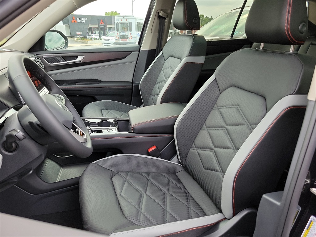 2024 Volkswagen Atlas Peak Edition SEL photo 4