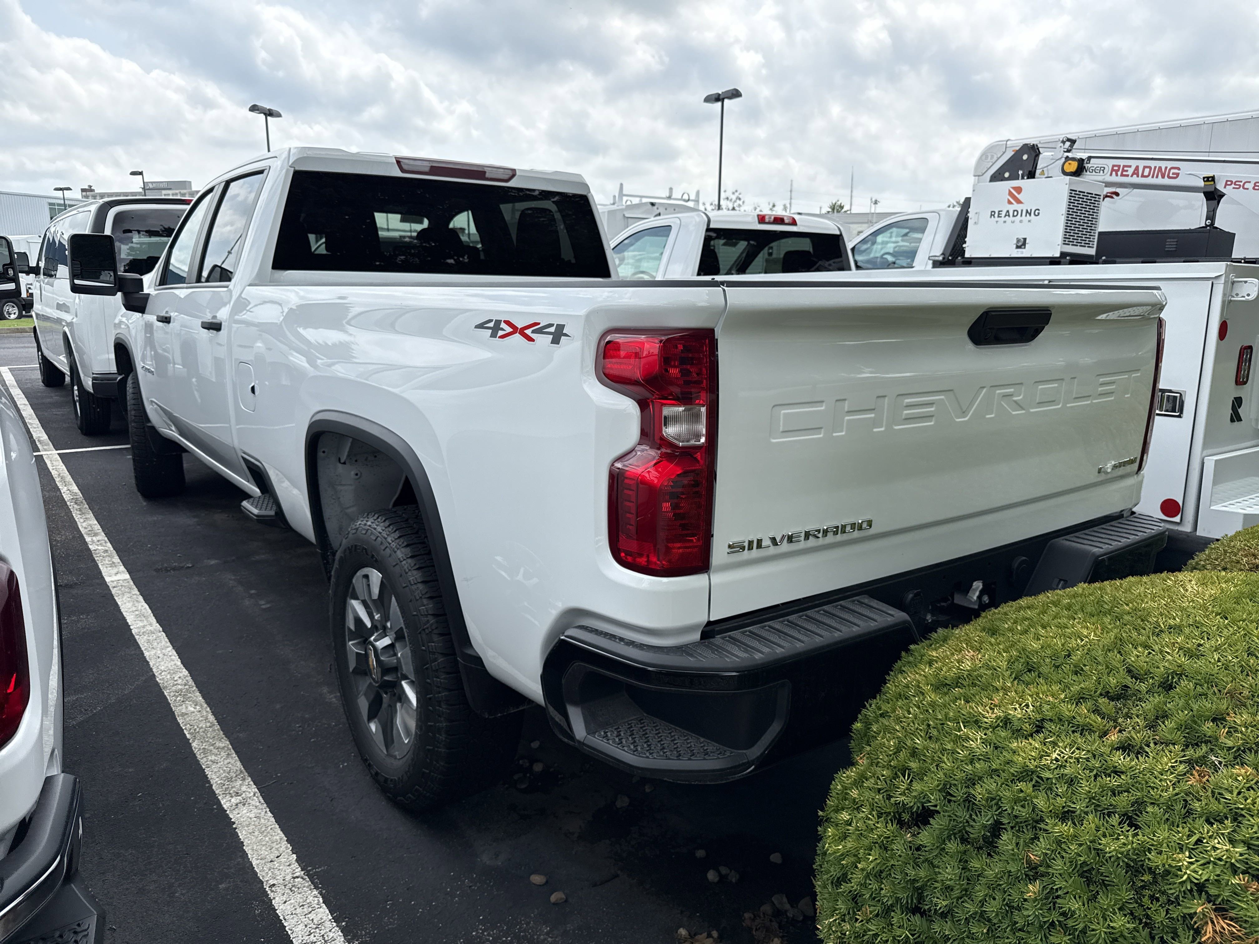 2025 Chevrolet Silverado 2500HD Custom photo 2