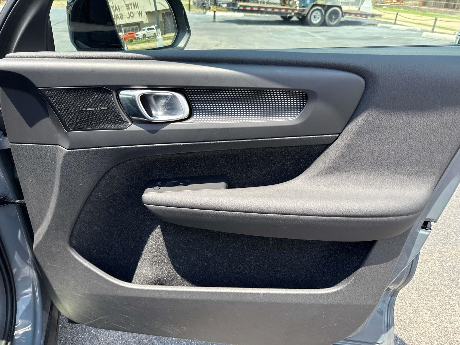 2021 Volvo XC40 R-Design photo 13