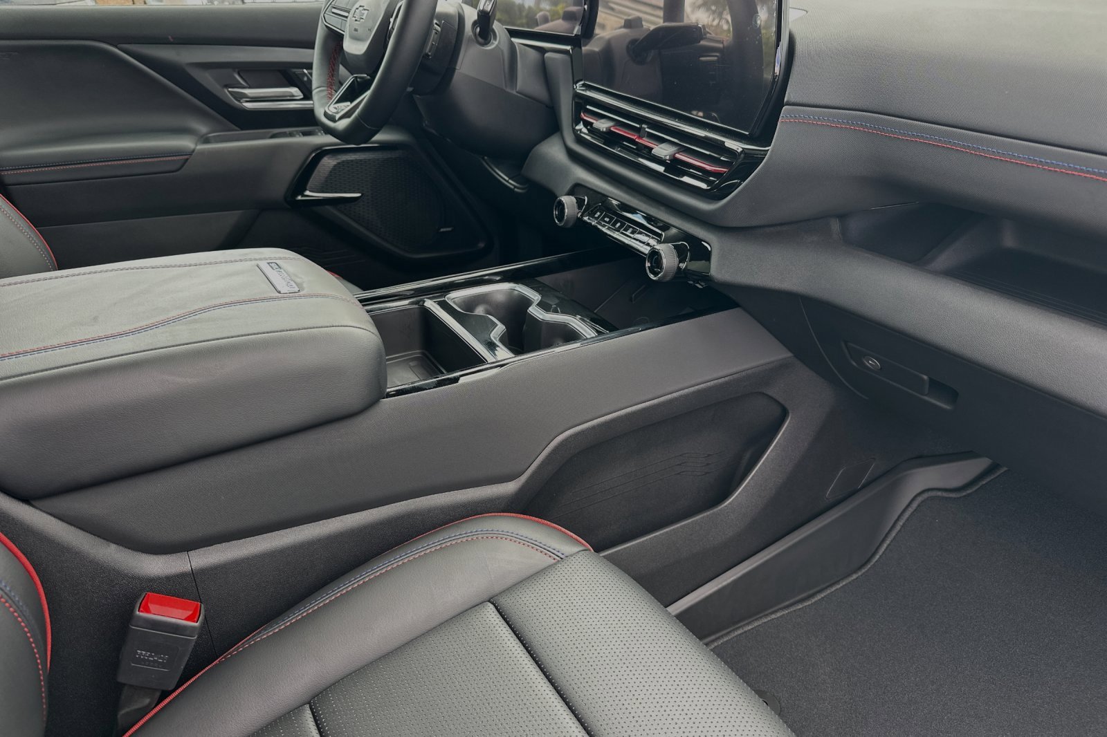 2024 Chevrolet Silverado EV RST photo 12