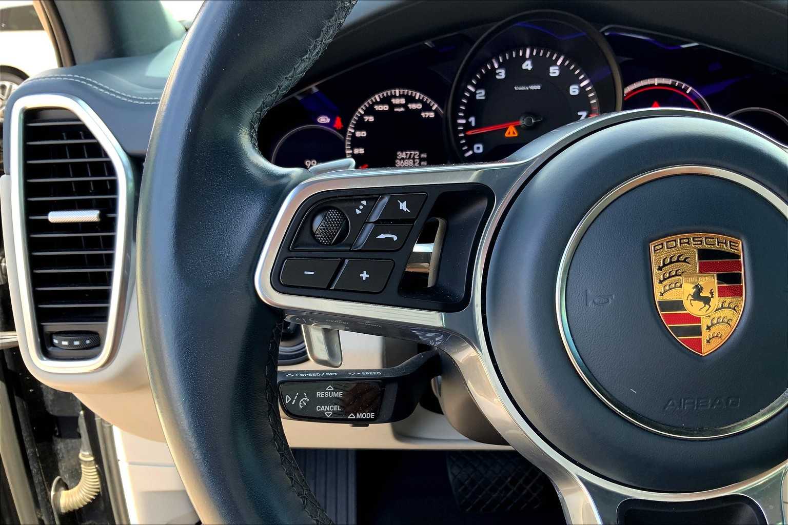 2022 Porsche Cayenne Base photo 22