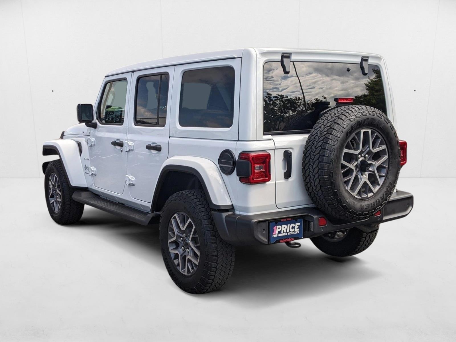 2024 Jeep Wrangler Sahara photo 8
