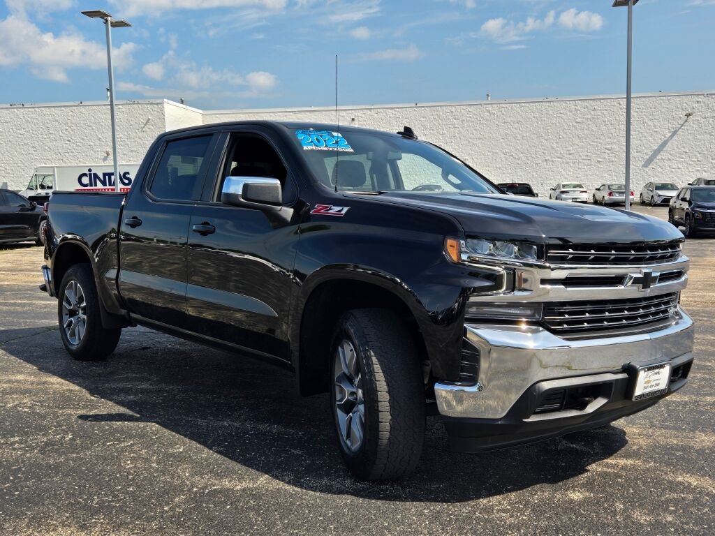 2022 Chevrolet Silverado 1500 LT photo 3