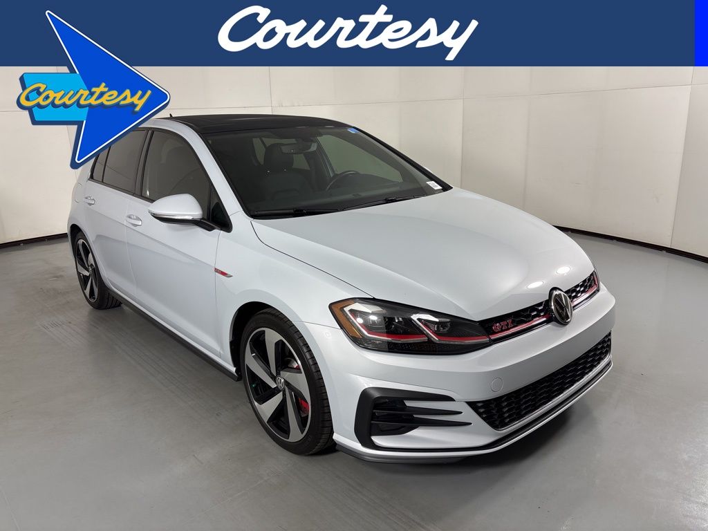 2020 Volkswagen Golf GTI SE's photo