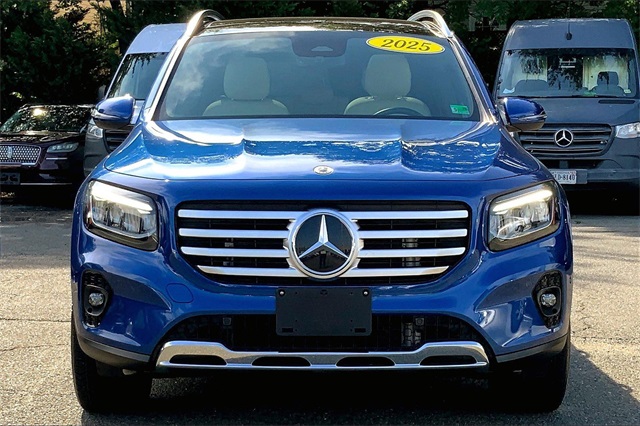 2025 Mercedes Benz GLB 250 4MATIC photo 2