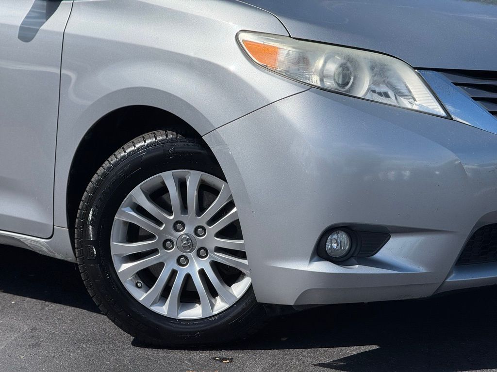 2015 Toyota Sienna XLE Premium photo 4