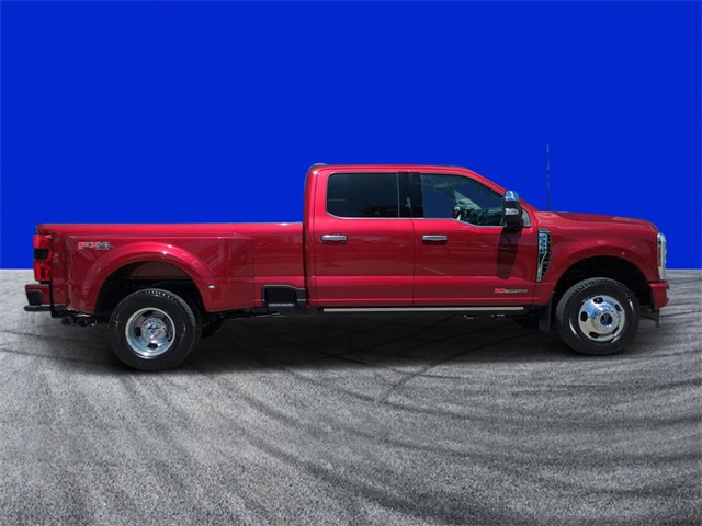 2025 Ford F-350 Platinum photo 2