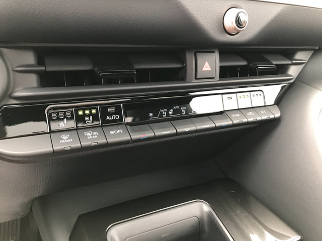 2025 Toyota Crown Signia Limited photo 18