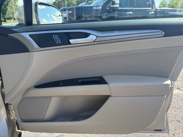 2017 Ford Fusion SE photo 17