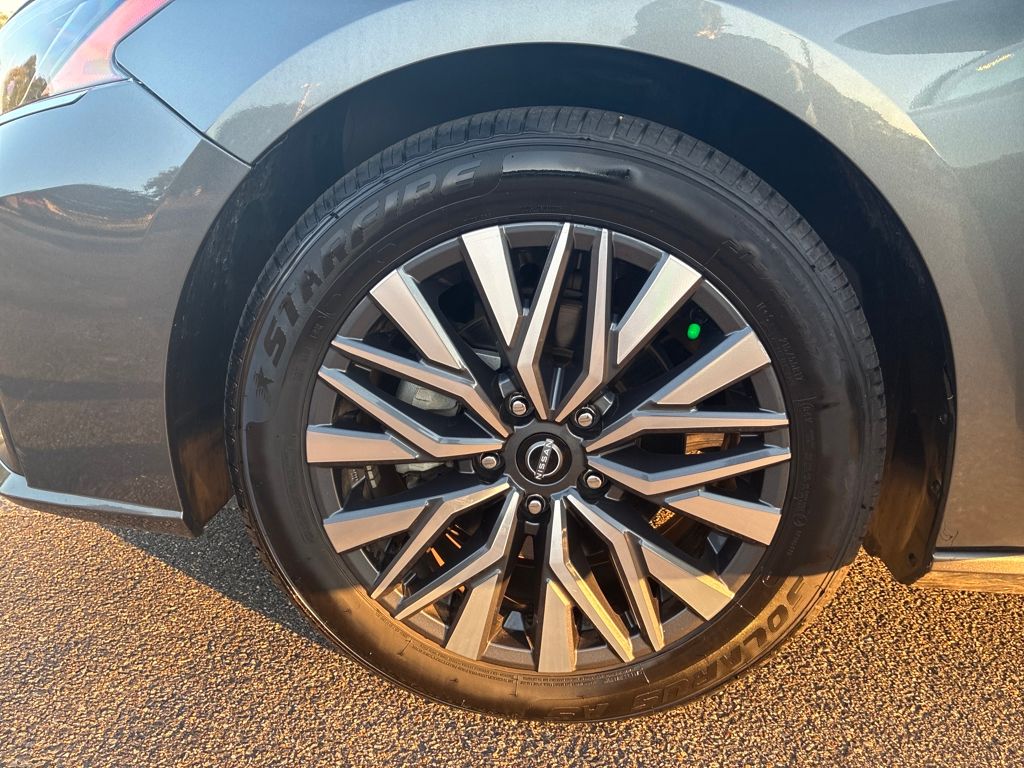 2023 Nissan Altima 2.5 SV photo 24